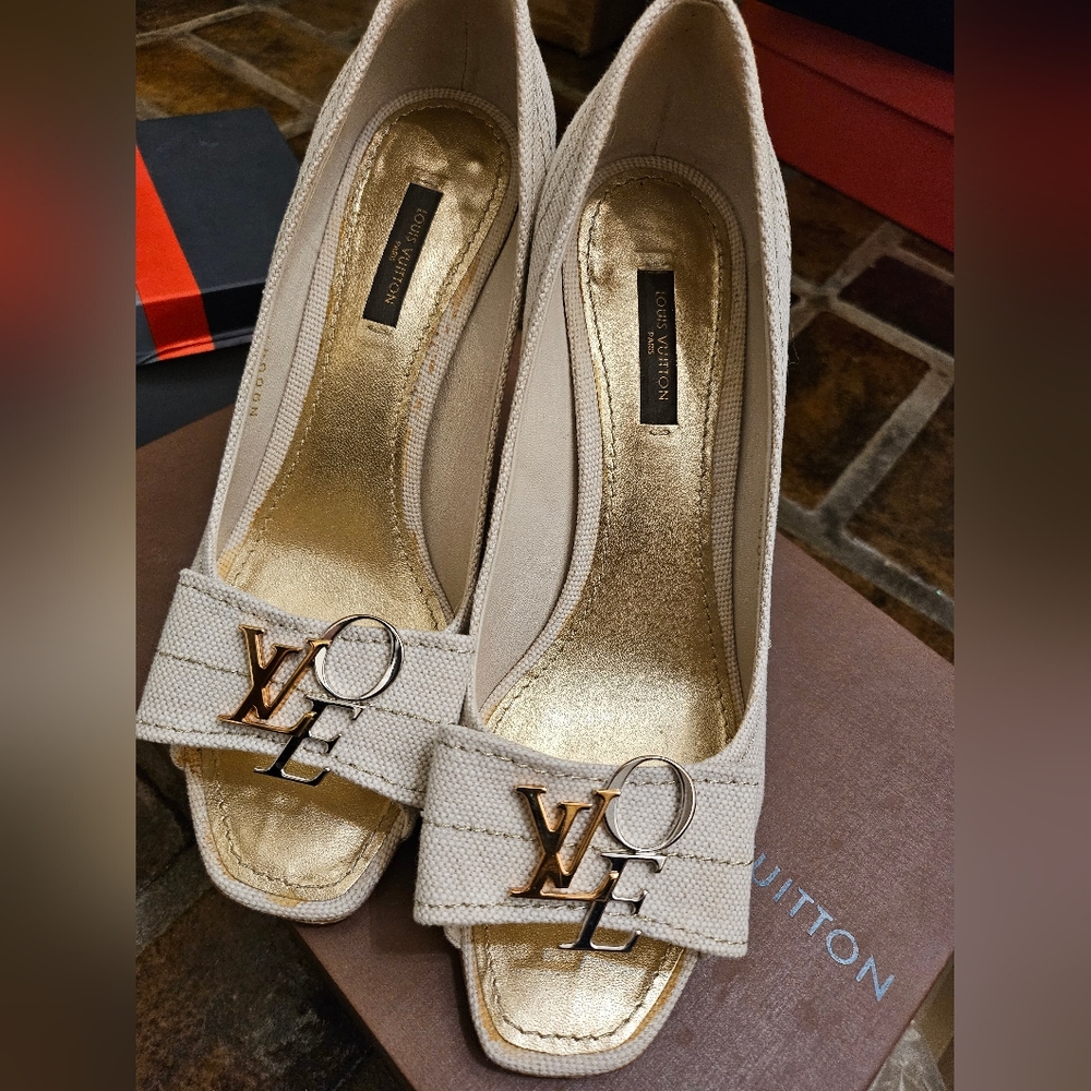 Louis Vuitton Cream Flats Luxurious Design